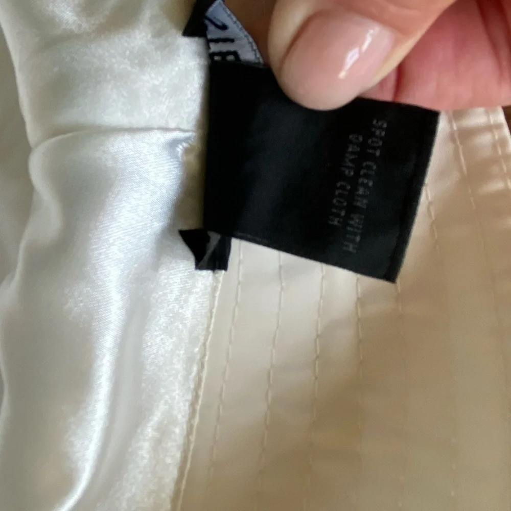 STEVE MADDEN bucket hat! Satin Lined( see pic for all details & measurements!!)